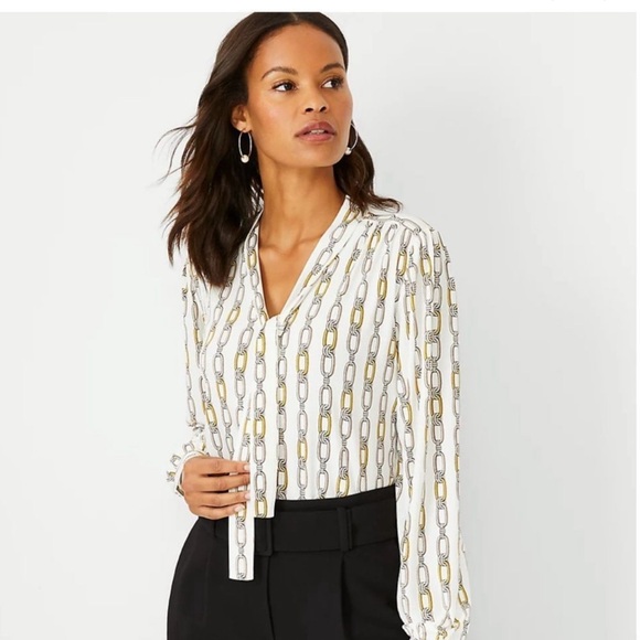 Classy Ann Taylor blouse with chain link pattern. Size medium. Like new - Picture 1 of 4